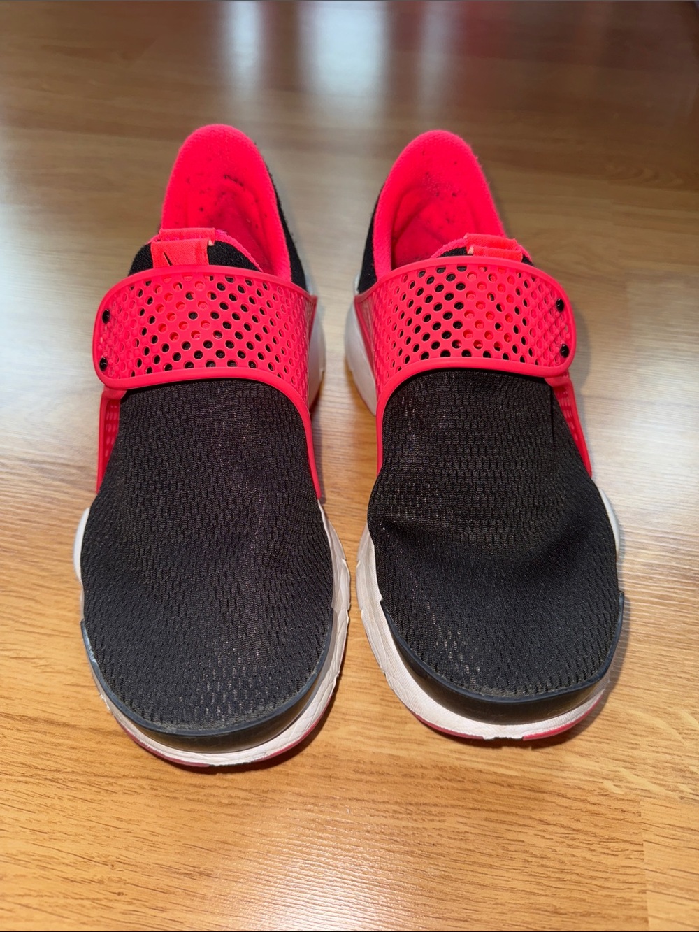 Slip-On Nike Sock Darts in Pink and Black